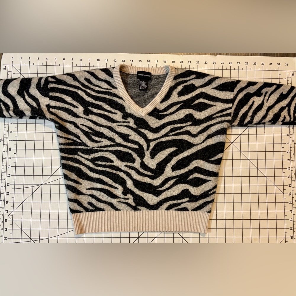 Central Park West Women’s‎ Size Small Wool-Cashmere Blend Animal Print Sweater